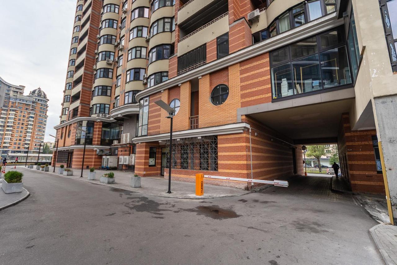 New Building Near Arena City Lesi Ukrainky 7A Kiev Luaran gambar