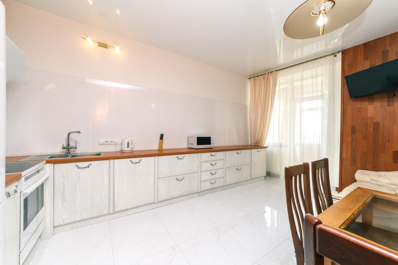New Building Near Arena City Lesi Ukrainky 7A Kiev Luaran gambar